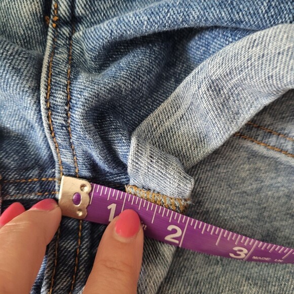 Forever 21 Rolled Hem Denim Jean Shorts Sz 26 Button Fly 2" Inseam 10" Mid Rise - Picture 5 of 7